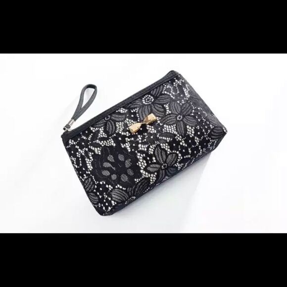 BLACK/WHITE LACE LIKE BAG - Picture 1 of 2